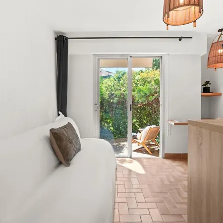 Les Balcons Fleuris Apartment